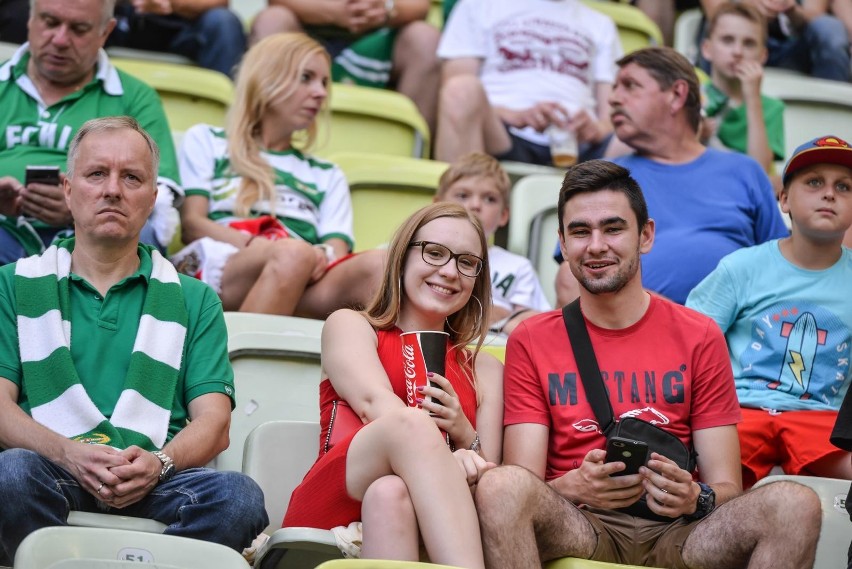 Lechia Gdańsk może liczyć na wsparcie kobiet. Urocze fanki też przychodzą na mecze i kibicują biało-zielonym. Zobaczcie ich zdjęcia GALERIA