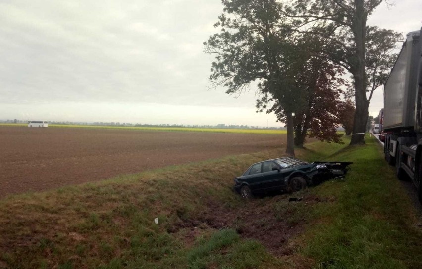 Śmiertelny wypadek na DK 22 - w Starym Polu zderzyły się dwa samochody osobowe. Nie żyje 58-letnia kobieta, która kierowała jednym z nich