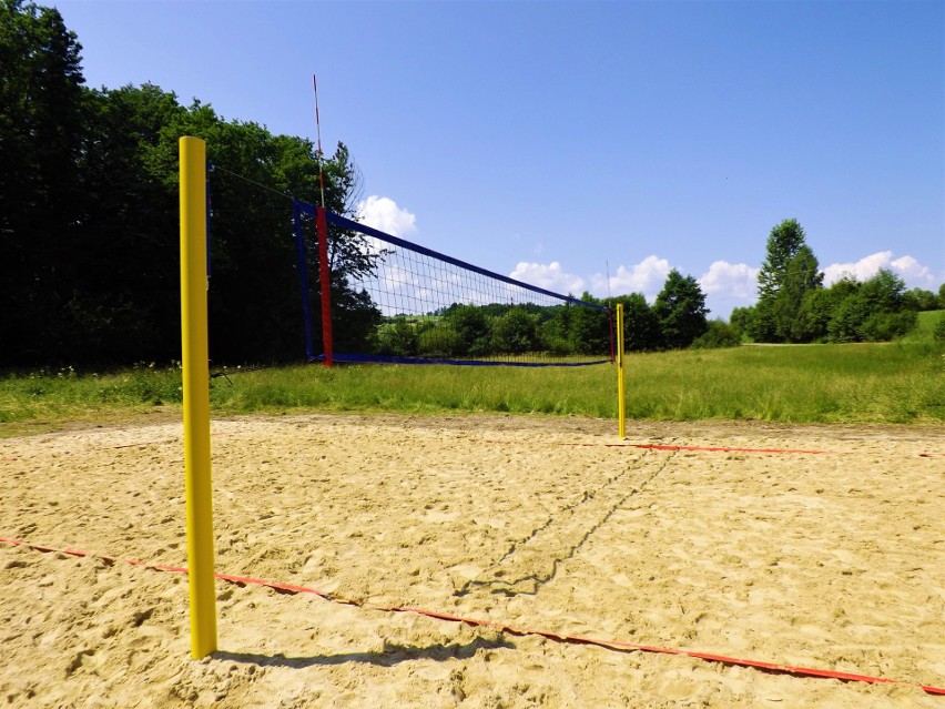 Nowe boisko do siatkówki plażowej powstało w Dylągówce, w...