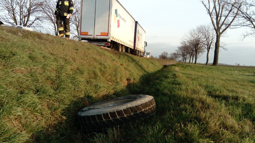 Od betoniarki oderwało się koło. Trafiło w tira