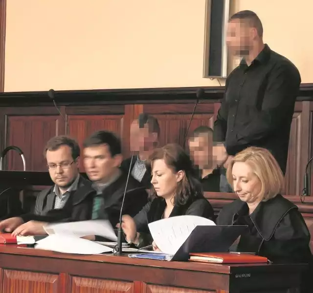 W piątek wrocławski sąd przesłuchał trzech z czterech oskarżonych o udział w linczu. Żaden nie przyznaje się do winy