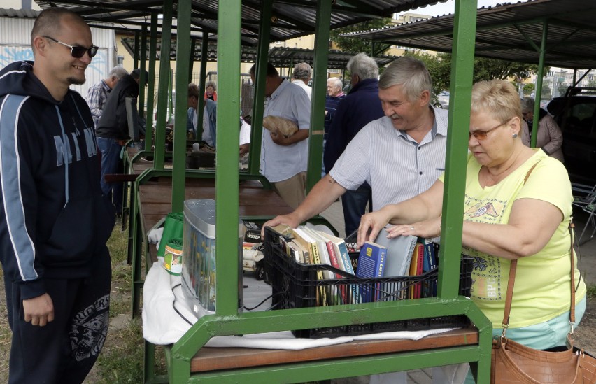 Na grudziądzkim targowisku przy ulicy Paderewskiego zorganizowano pierwszy "Pchli Targ". Czym handlowano? Zobacz zdjęcia 