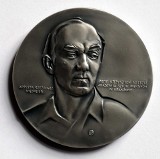 Posrebrzany medal prof. Krzysztofa Nitscha wybiła Mennica Polska. Będzie tylko 100 sztuk dzieła śląskiego artysty i medaliera