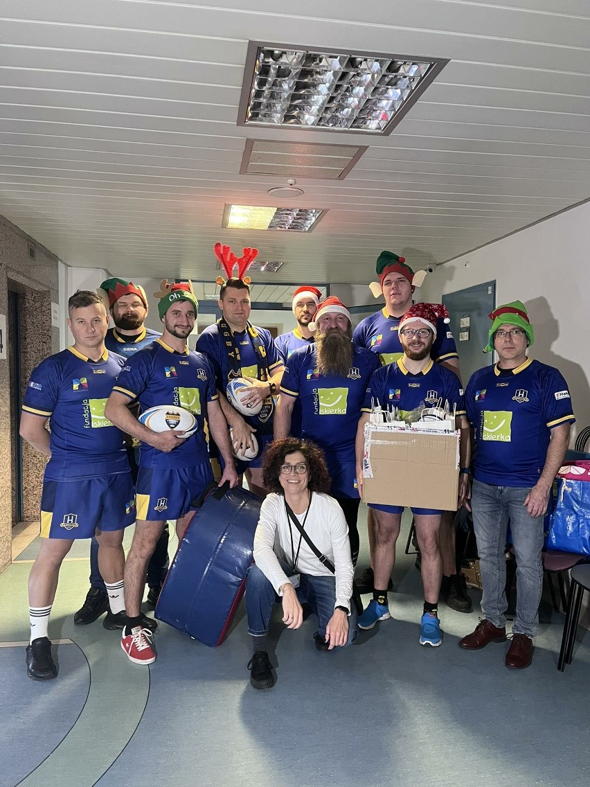 Zawodnicy Hegemon Rugby odwiedzili dzieci na oddziale onkologii w Zabrzu i Katowicach