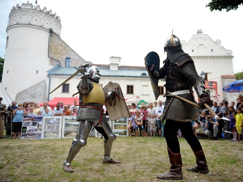 Średniowieczni rycerze opanowali przemyski zamek [ZDJĘCIA]
