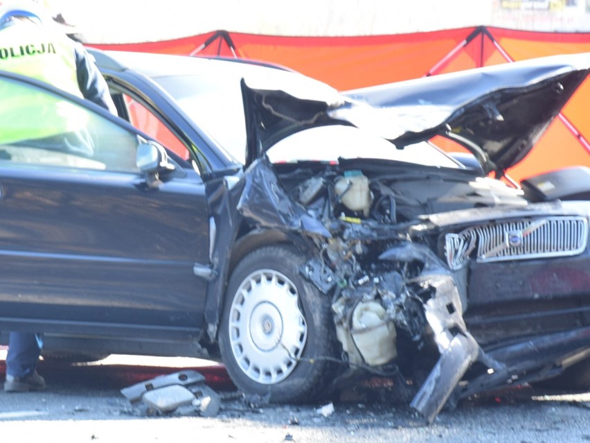 Wypadek w Zabrodziu. Zderzyły się dwa samochody. Jedna osoba zginęła. 14.03.2022