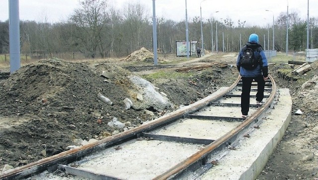 &#8211; Do końca remontu ulic Niemierzyńskiej i Arkońskiej pętla też zostaniewyremontowana i tramwaje wrócą na linie &#8211; zapewniają miejscyurzędnicy.