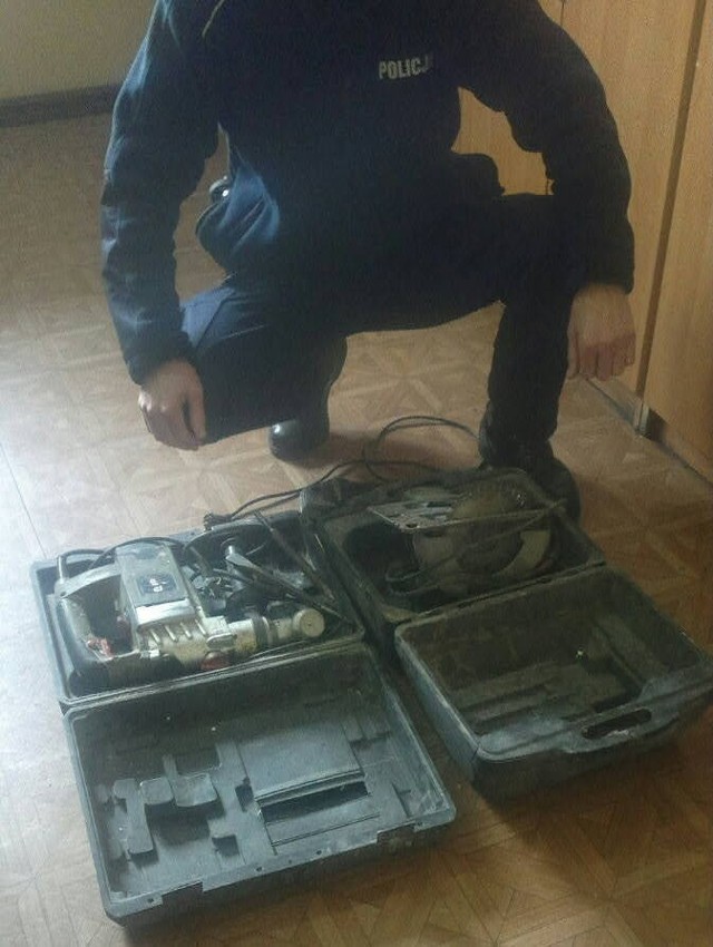 Elektronarzędzia znalezione w mieszkaniu jednego ze złodziei.