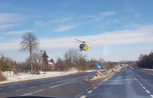 DK 94 w Olkuszu była zablokowana na czas lądowania śmigłowca LPR, który zabrał poszkodowanego w pożarze budynku mieszkalnego