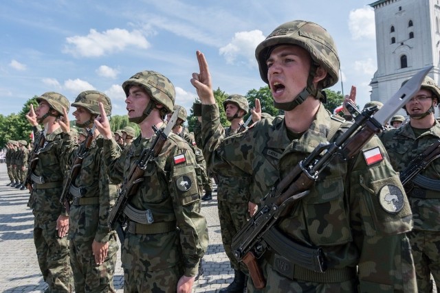 Po blisko miesięcznym przeszkoleniu, w piątek 3 czerwca w Krośnie Odrzańskim słowa roty przysięgi wojskowej wypowiedziało 320 elewów II turnusu służby przygotowawczej do Narodowych Sił Rezerwowych.