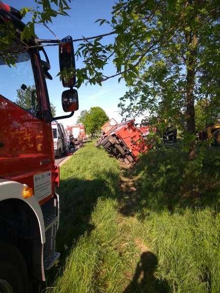 Wypadek strażaków w Pęczniewie w powiecie poddębickim.