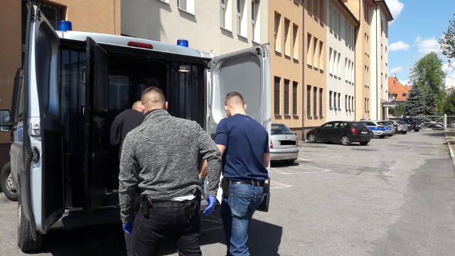 38-latek podający się za fałszywego "policjanta" oszukiwał staruszków z Grudziądza. Został aresztowany