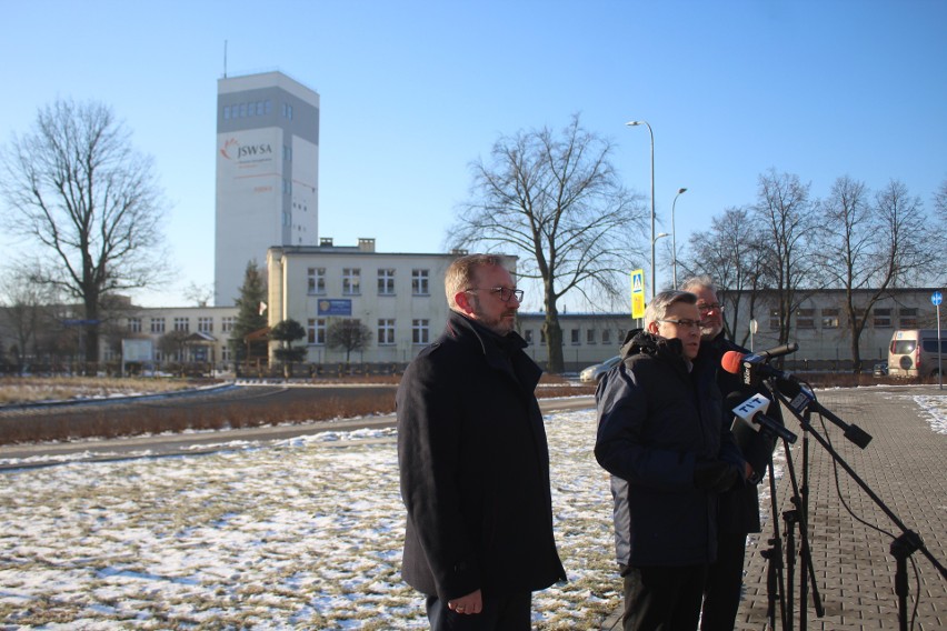 Podczas konferencji prasowej zorganizowanej w Knurowie,...