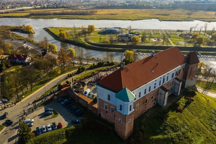 Widowiskowy korowód na otwarcie Święta Młodego Wina w Sandomierzu. ZAPIS TRANSMISJI