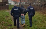 Wieliczka. Trójka nastolatków groziła 22-latkowi maczetą, drewnianymi pałkami i bronią pneumatyczną