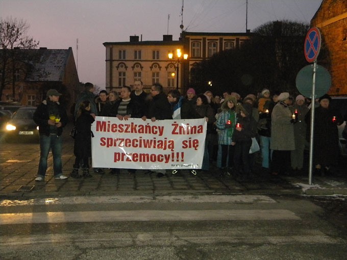 Na grobie dwuletniej Wiktorii zapłonęły znicze