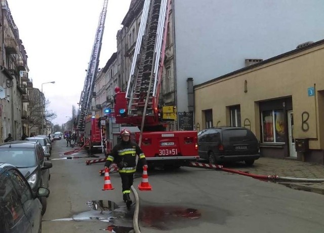 Podczas akcji gaśniczej odcinek ul. Zarzewskiej był wyłączony z ruchu.