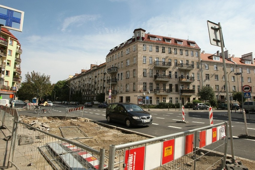 Wrocław: Koniec remontu na Wyszyńskiego. Jezdnia równa jak stół (ZDJĘCIA)