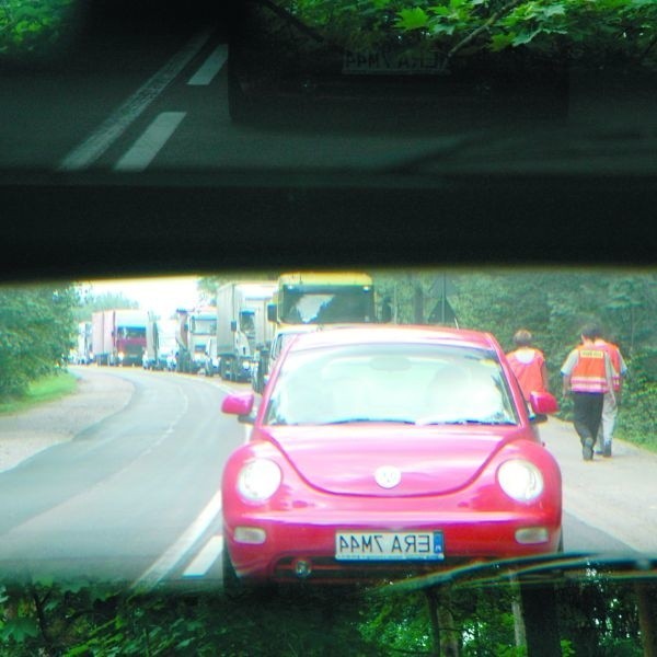 Takie korki to normalny widok na "ósemce&#8221;. Z powodu remontu tworzą się już na drodze wyjazdowej z Białegostoku.