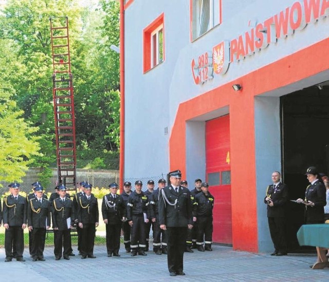 Podczas wczorajszego święta złoty medal „Za zasługi dla pożarnictwa” otrzymał Janusz Chlebda (na pierwszym planie) z OSP Byszyce