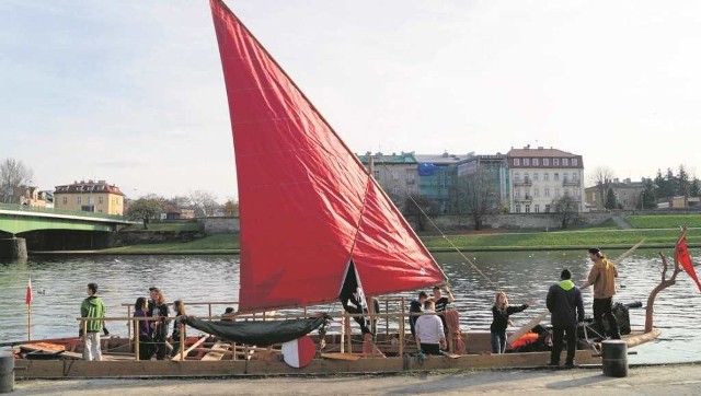 Drewniany okręt historyczny upamiętnienia bitwy o Zalew Wiślany