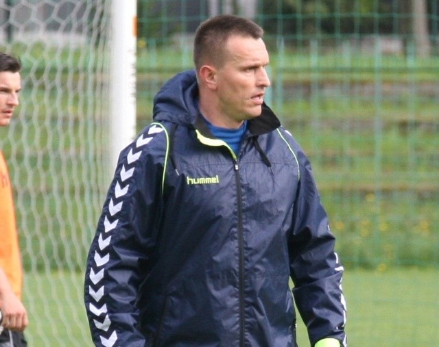Trener Leszek Ojrzyński na razie skupia się na pracy w Koronie.