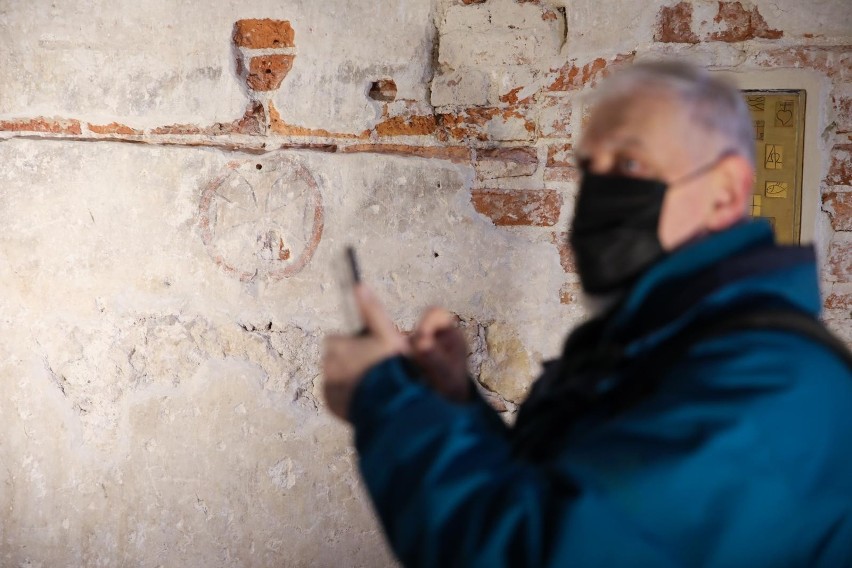 Odkryte zostały tzw. zacheuszki - rozmieszczone na ścianach...