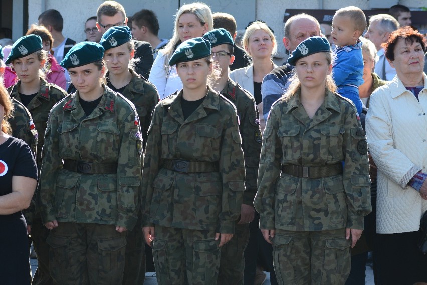 Odsłonięcie pomnika w Ożarowie