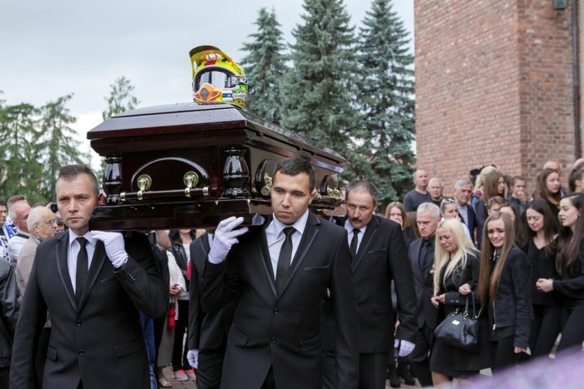 Tłum kibiców pożegnał tragicznie zmarłego Krystiana Rempałę [ZDJĘCIA]