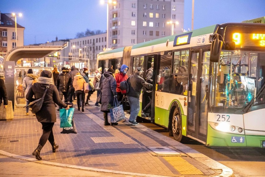 Białystok. Awaria systemu kart miejskich. Miały być mandaty, a były przeprosiny. BKM posypuje głowę popiołem