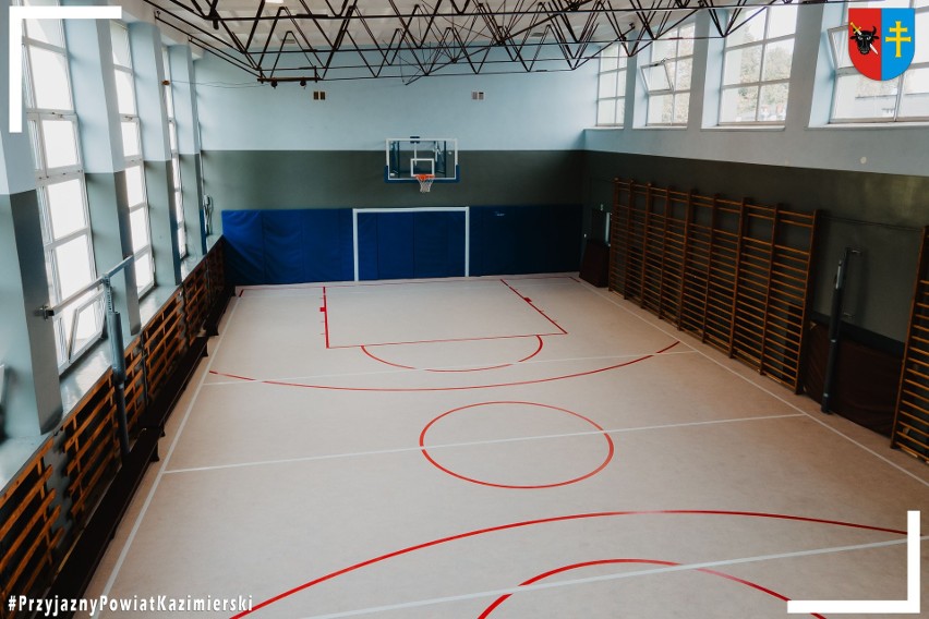 Pierwsze zajęcia w wyremontowanej sali gimnastycznej Zespołu Szkół Zawodowych w Skalbmierzu. Prezentuje się okazale. Zobaczcie zdjęcia