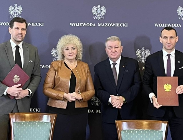 W Warszawie została podpisana umowa na dofinansowanie przebudowy przejścia dla pieszych przez drogę powiatową przy szkole podstawowej w Bobrku Kolonii w gminie Stromiec.