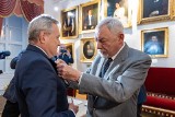Prezydent Krakowa Jacek Majchrowski odznaczył Piotra Glińskiego za zasługi dla miasta. Honoris Gratia dla ministra