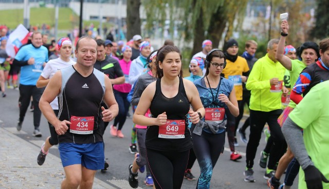 V Radan Półmaraton Gliwicki i Gliwicka Dycha oraz wyścig na dystansie 10 kilometrów w nordic walking odbyły się w niedzielę 4 listopada 2018 w Gliwicach
