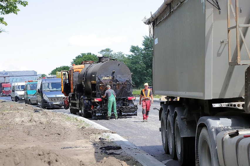 W piątek ciężarówki sprawdzą asfalt na wiadukcie na al. Śmigłego-Rydza