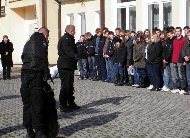 Oleksin: Policjanci w gimnazjum