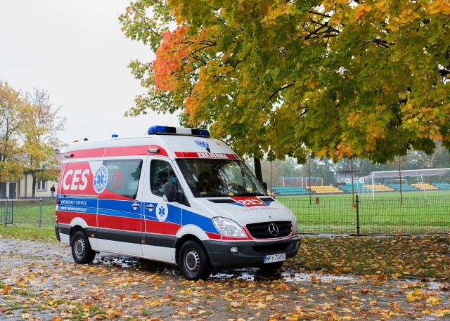 Na razie przy stadionie w Przysusze stanęła karetka do pobierania wymazów, będzie tu jeszcze namiot.