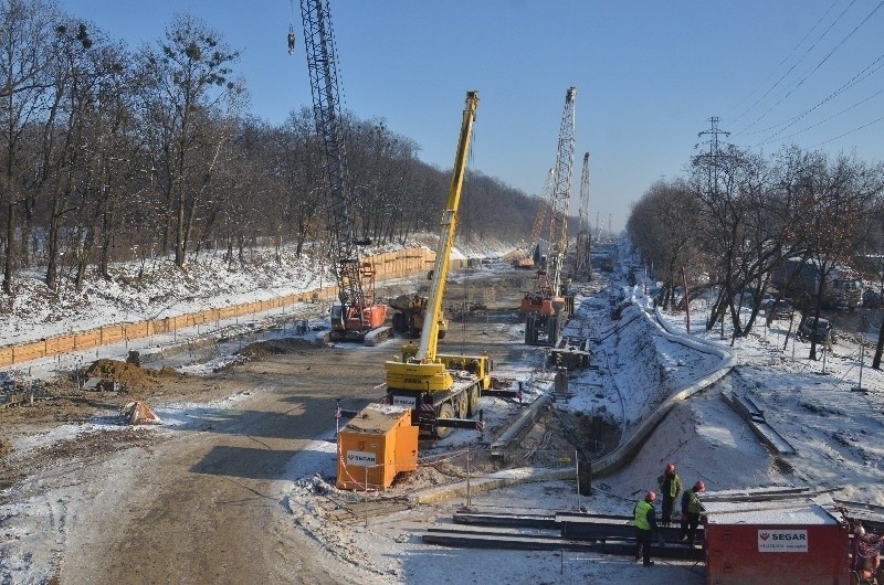 Budowa dworca Łódź Fabryczna: Pomimo mrozów kopią tunel do Fabrycznej [FILM, zdjęcia]