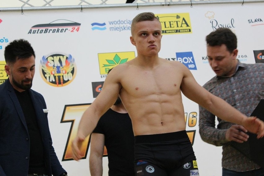 [WIDEO, ZDJĘCIA] Zawodnicy już po ważeniu. W sobotę wielka gala MMA, Radom - Reszta Świata