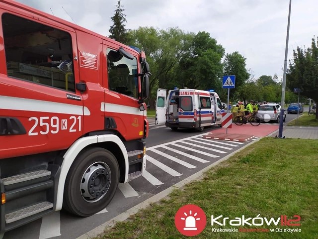 Kraków. Rowerzystka potrącona przez samochód w Nowej Hucie