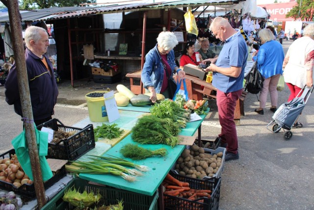 Wtorek na targowisku w Koszalinie. Sprawdź ceny na stoiskach