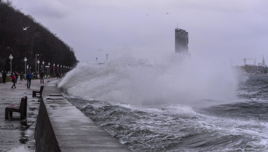 Sztorm na Bałtyku. Gdynia