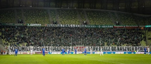 Na zdjęciu: transparent wywieszony na meczu Lechia Gdańsk - Wisła Płock