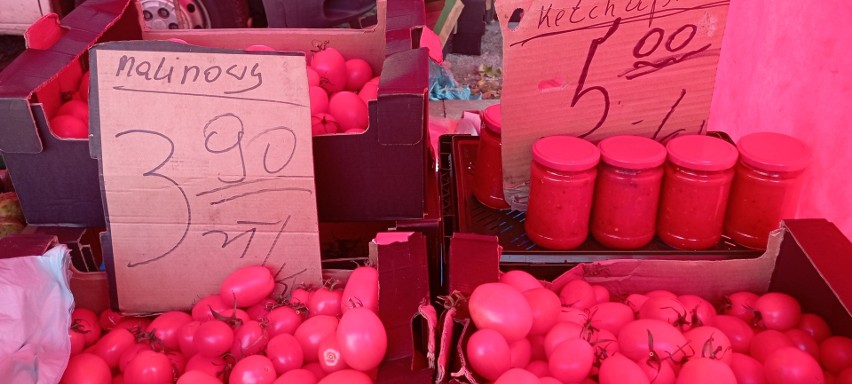 Najmniejsze pomidory malinowe kosztowały 3,90 złotych. Słoik...