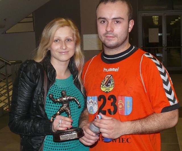 Artur Rurarz z dziewczyną Kasią, po ostatnim meczu w Ostrowcu.