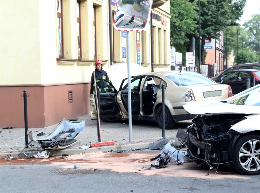 Nowy Sącz. Znów wypadek na skrzyżowaniu Mickiewicza i Jagiellońskiej. Dziecko w szpitalu [ZDJĘCIA]