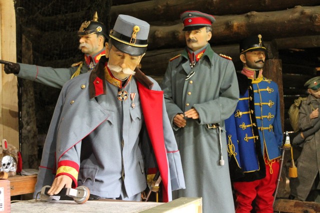 Sztab Mackensena w Szymbarku jest już gotowy. Figury robią wrażenie, wykonane z detalami sprawiają wrażenie żywych. Pod koniec października będzie można oglądać całą ekspozycję