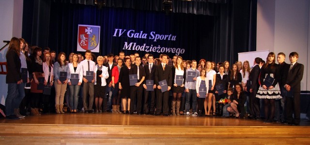 Na IV Gali Sportu Młodzieżowego Województwa Podkarpackiego wręczony stypendia na rok 2012 dla 146 sportowców.