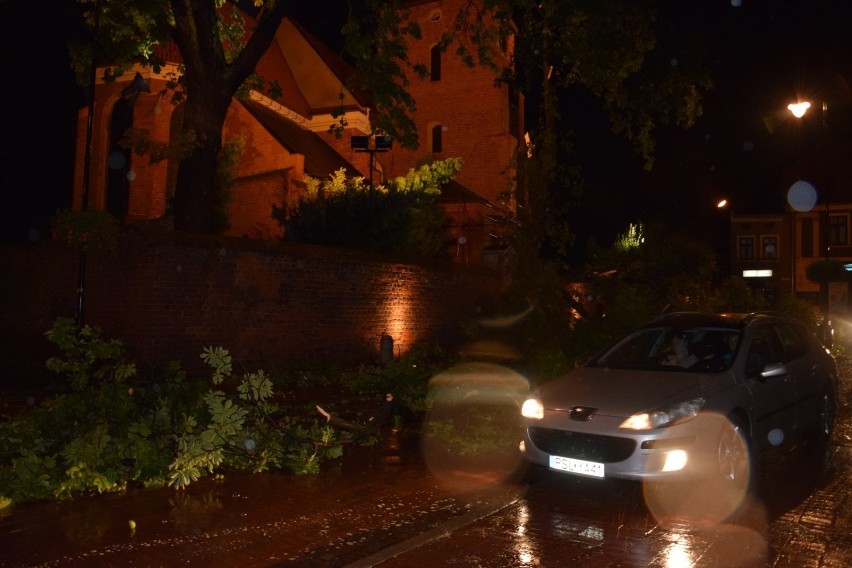 Burze w Wielkopolsce: Zniszczenia w Gnieźnie