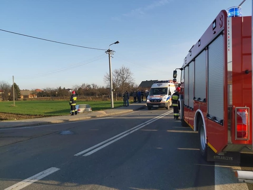 Dwie osoby ranne w wypadku w Gorzycach na drodze krajowej 77. Zderzyły się tam dwa samochody
